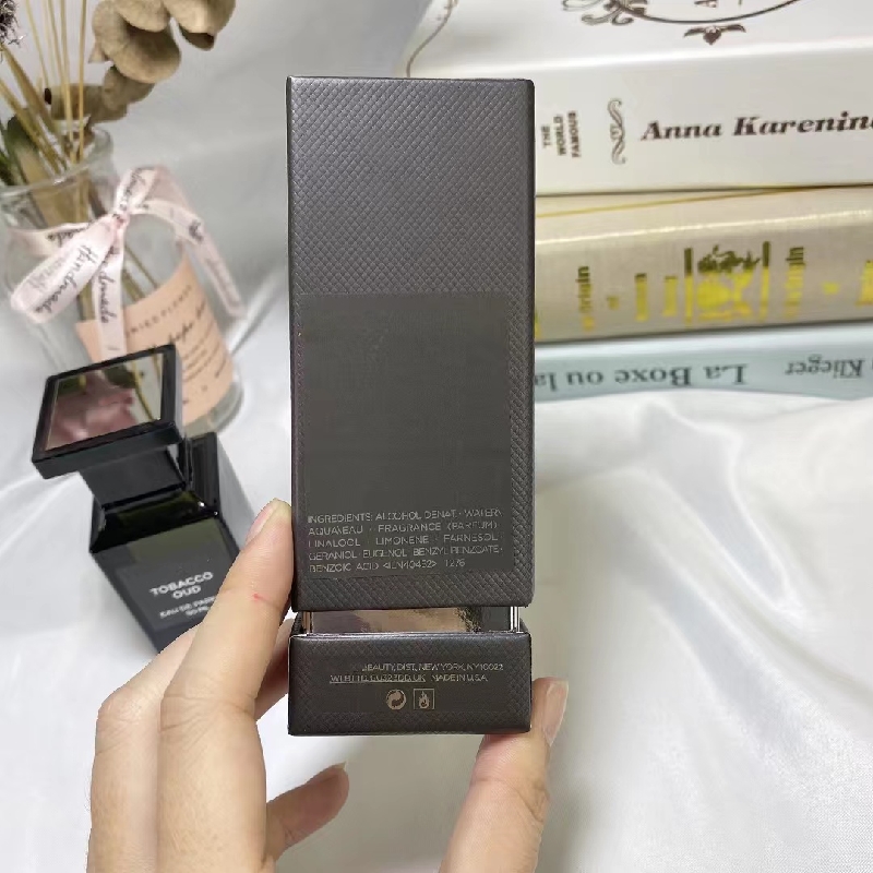 كل ما يتطابق مع أحدث عطر وصول للرجال الرجال العود وود 50 مل رذاذ طويل الأمد عطر عالية الجودة جيدة مع صندوق التسليم السريع