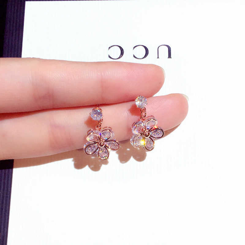 Charm Cute Tiny Bling Crystal Flower Earrring Exducite AAA Cubic Zircon Stud Earring For Women Feminia Brincos Bijoux Pendant Gift G230320