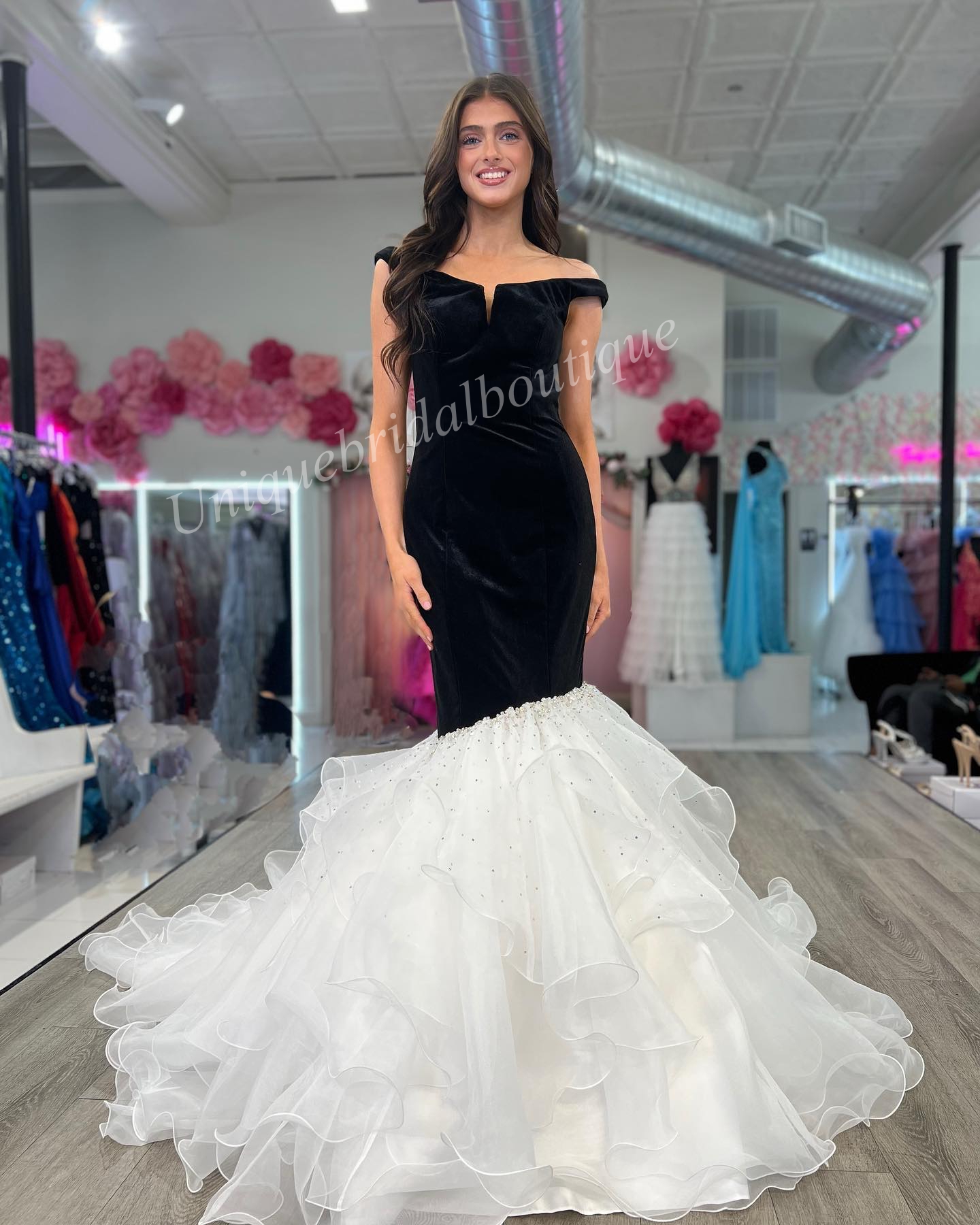 Omuz Dışı Velvet Prom Elbise 2K23 Ruffles Asimetrik Organza Etek Denizkızı Lady Girl Pageant Elbise Resmi Parti Düğün Konuk Kırmızı Capet Pist Siyah-Tie Gala Hoco