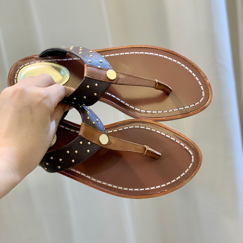 2023 Luxury Brand Designer slippers slide thong sandal brown leather letters sandals women slipper men slides waterfront rivets Beach Slippersom 35-43 with box