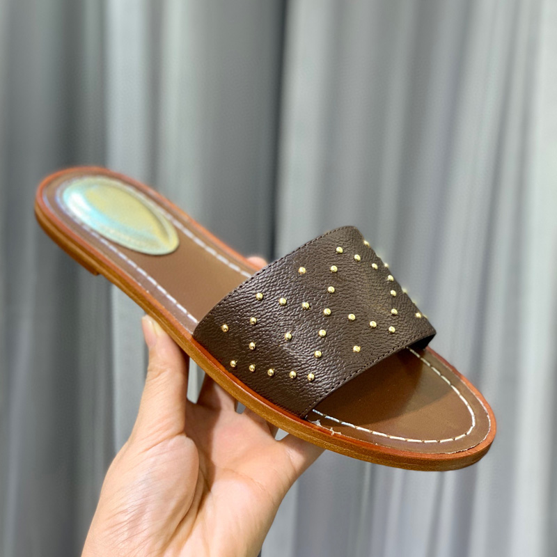 Luksusowa marka projektant gumowe klapki sandały prawdziwej skóry pantofel damski płaskie japonki męskie brązowe klasyki kwiatowe nity klapki plażowe buty z pudełkiem 35-43