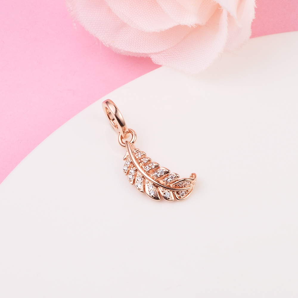 Rose Gold Metal Plated Floating Curved Feather Dangle Charm Bead Passar Endast European Pandora Type Smycken Armband Halsband