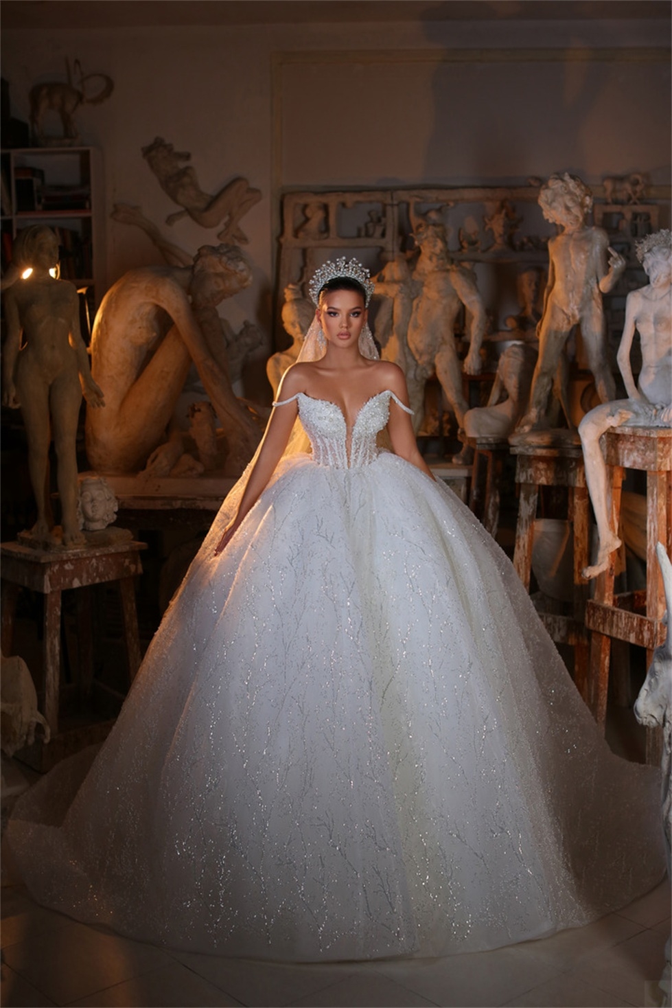 Splendido abito da ballo Abiti da sposa con spalle scoperte Foglie trasparenti Candidanti Abito da cappella a vita alta Abito da sposa su misura Vestidos De Novia