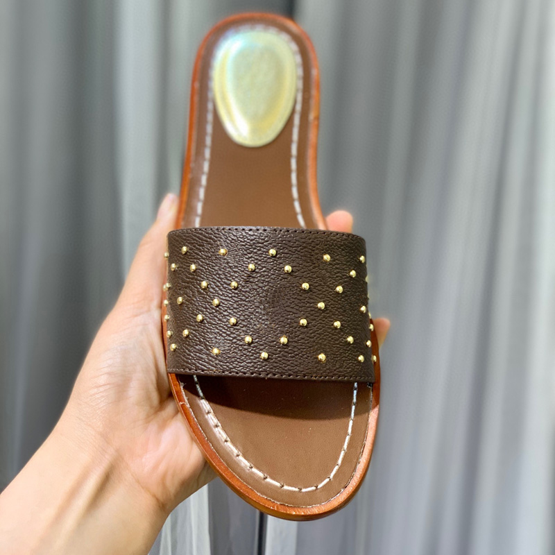 2023 Luxury Brand Designer slippers slide thong sandal brown leather letters sandals women slipper men slides waterfront rivets Beach Slippersom 35-43 with box