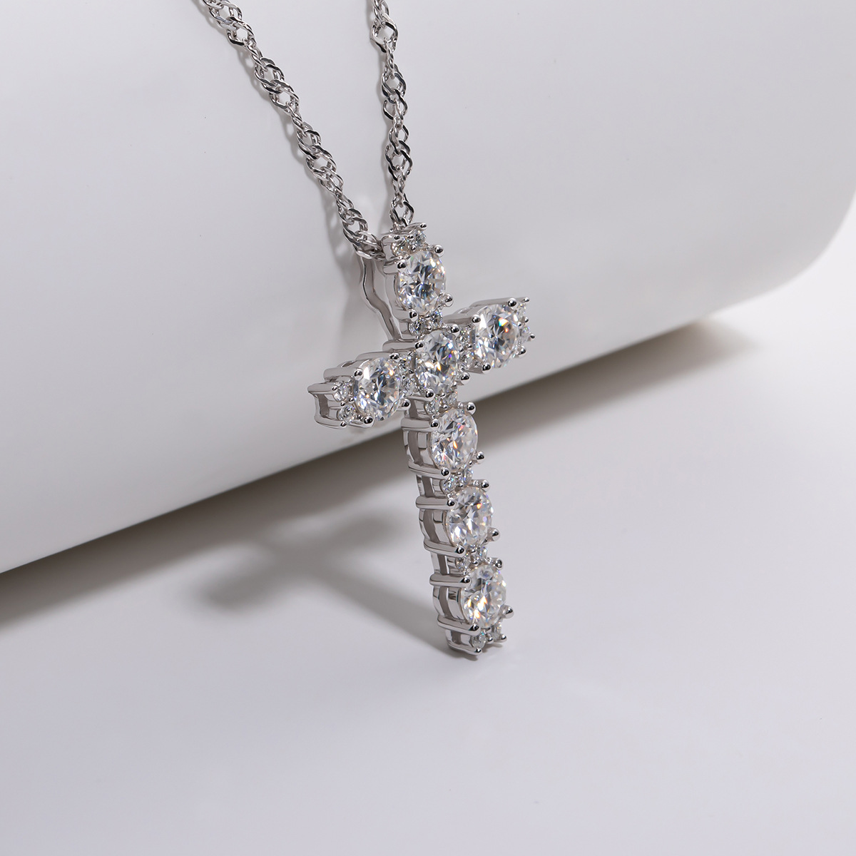 Cross Real 4mm D Color Moissanite Necklace Pass Diamond 925 Sterling Silver Party Wedding Pendants Halsband för kvinnliga smycken