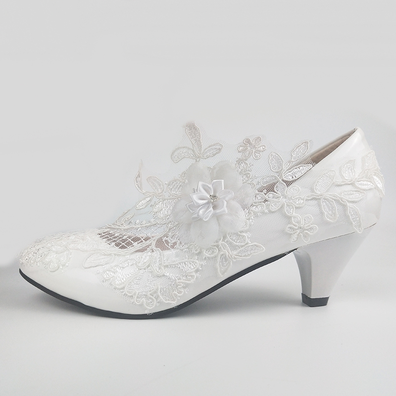 White Pumps Women Wedding Shoes For Bride With Handmade Flower Rhinetones Elegant Lace Appliqued High Heel Loafers For Ladies Bridal Party Shoes CL2046