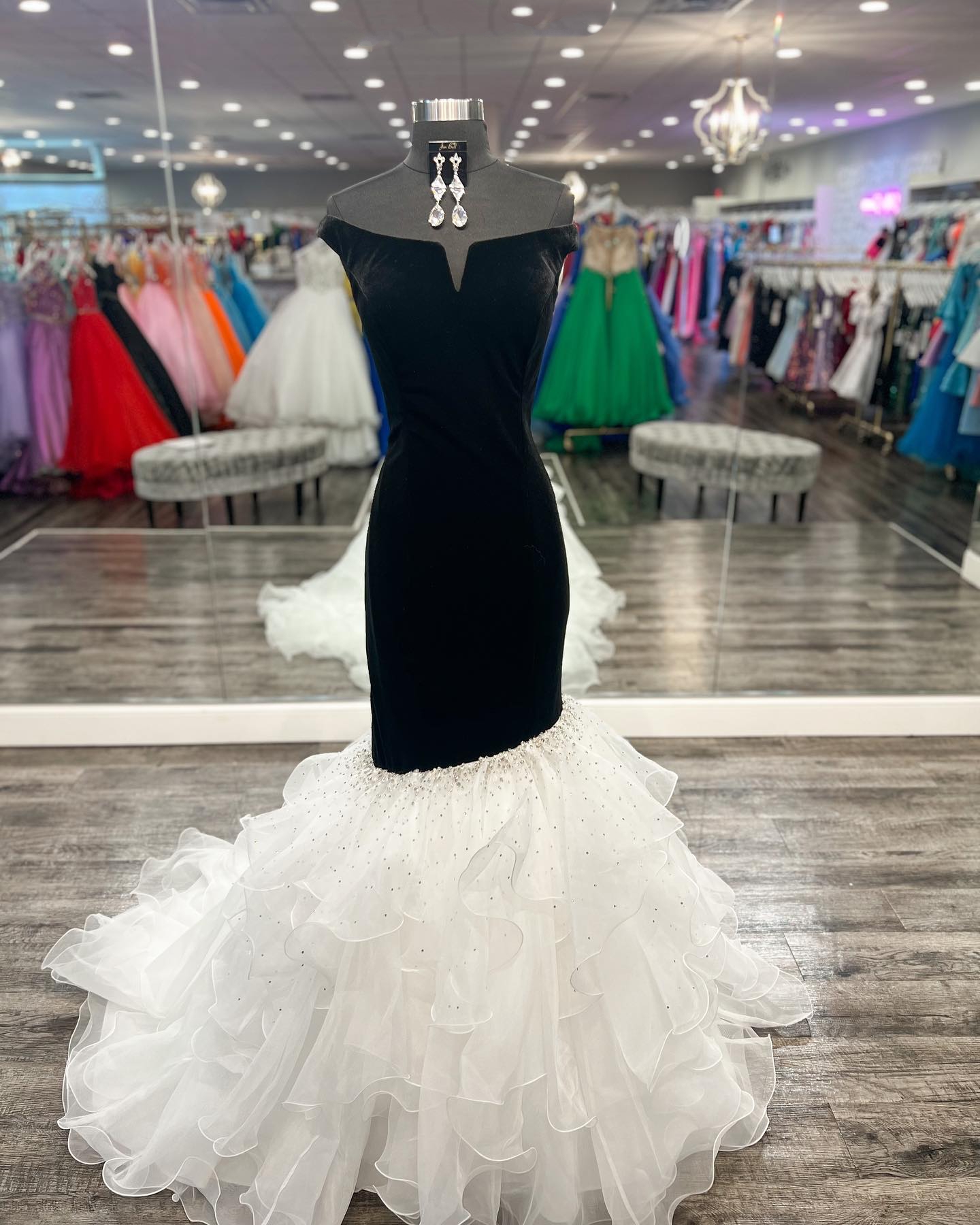 Off-Shoulder Velvet Prom Dress 2k23 Ruffles Asymmetrical Organza Skirt Mermaid Lady Girl Pageant Gown Formal Party Wedding Guest Red Capet Runway Black-Tie Gala Hoco