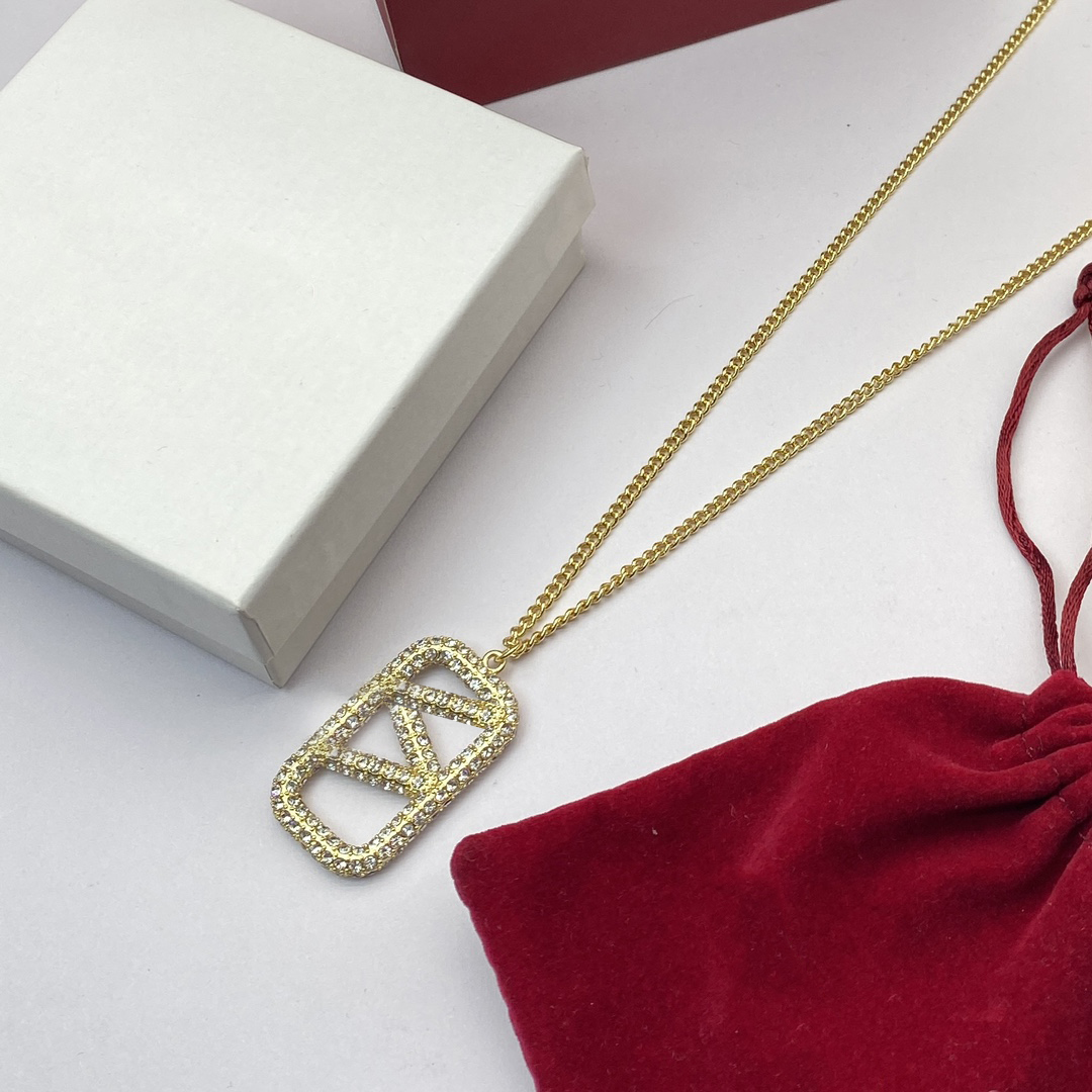Fashion Jewelry Diamond Pendant Necklace Designer Jewelry Luxury Long Diamond Necklace Golden Chain For Women