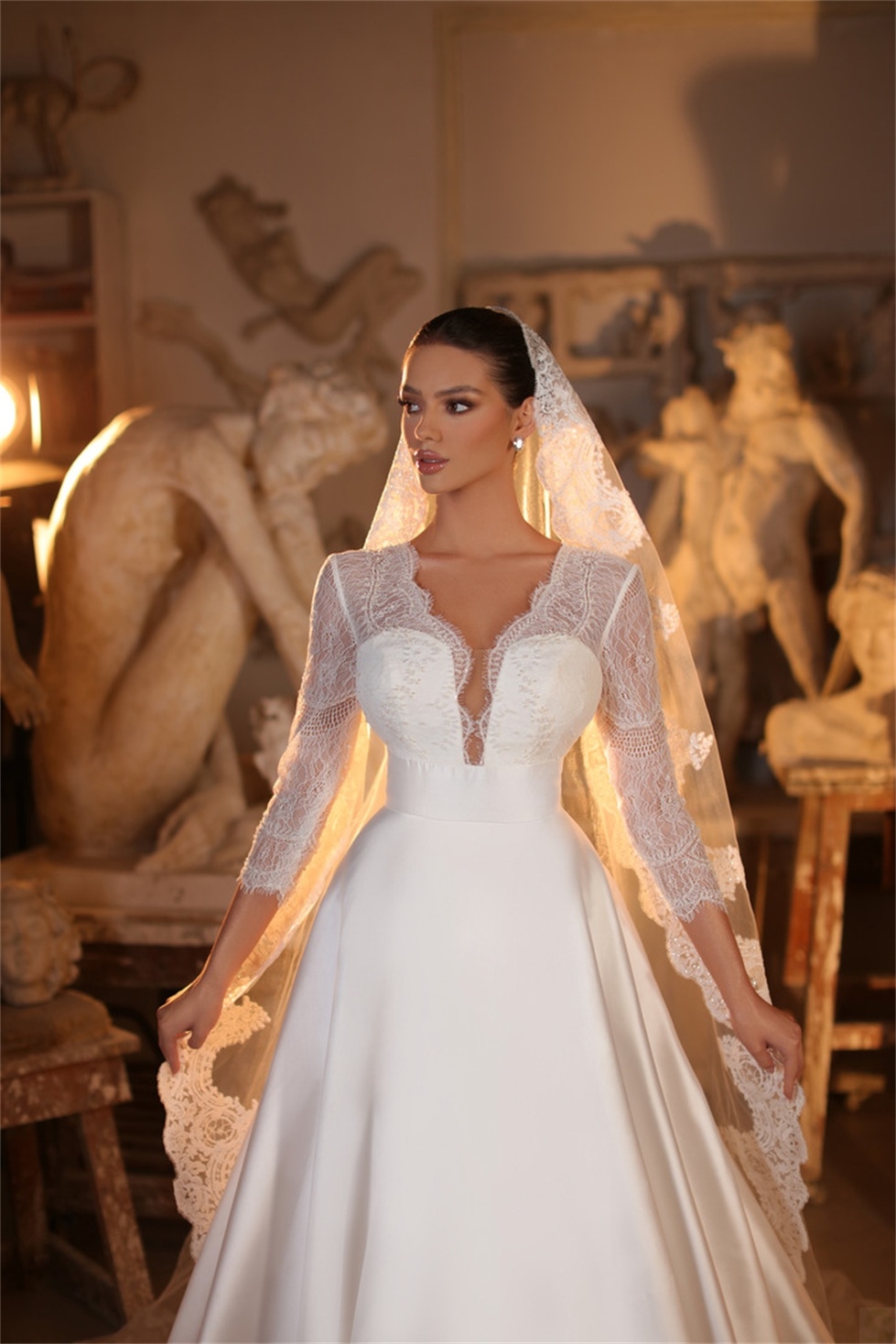 Элегантные свадебные платья A-line кружевные кружевные v-образные атласные сатила
