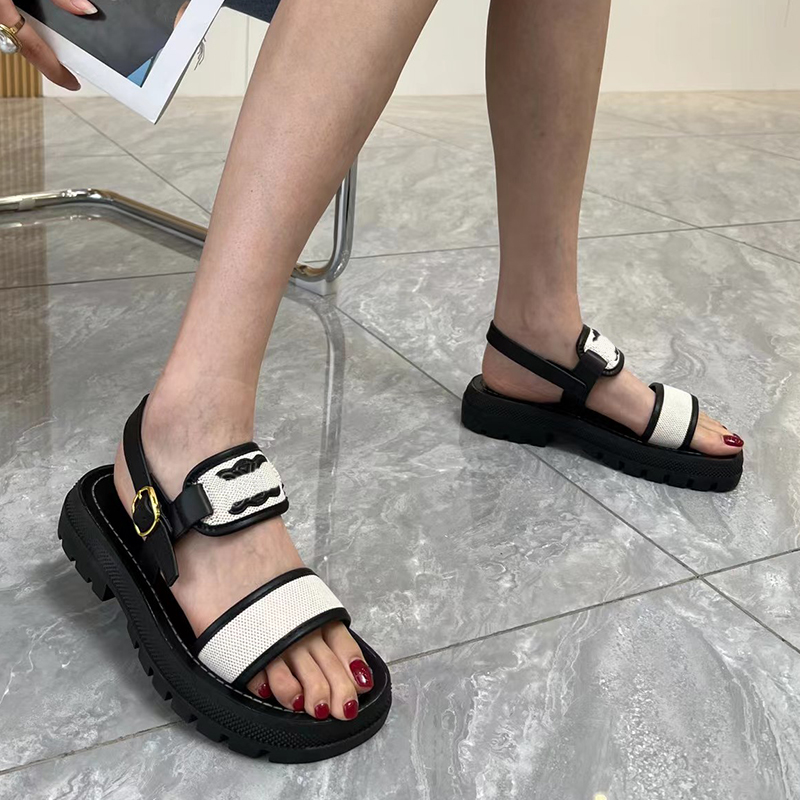 2023 Designer Luxus Klassiker Römische Schnallenriemen Sandalen Damen 100% Leder Metall Schnallen Pantoffeln Lady Outdoor Strand Plattform Flat Sport Casual Sandal Schuhe Größe Größe