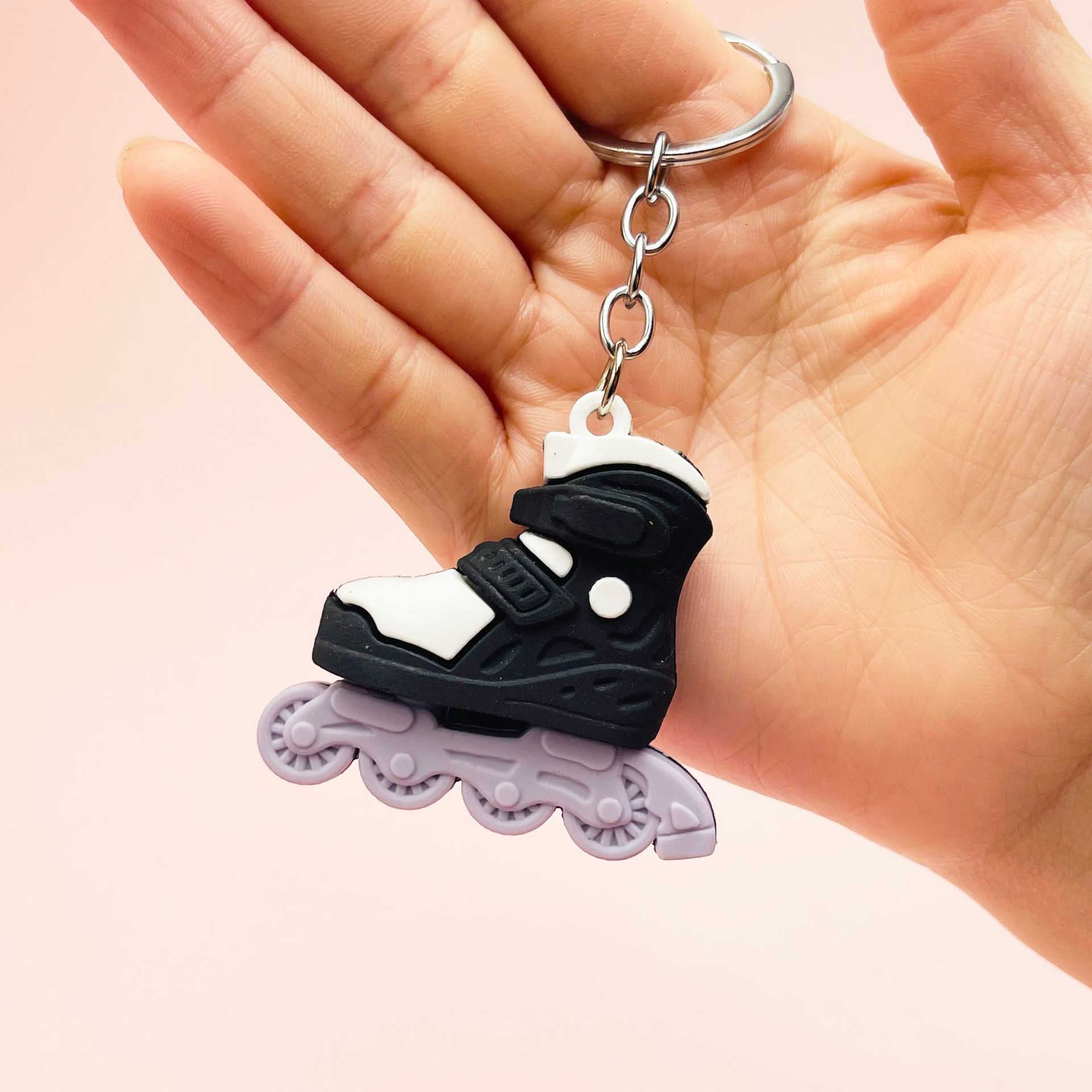 Creative Simulation Roller Skating Shoes Keychain Pendant Fashion Roller-Skates Shoe Key Chain Gift