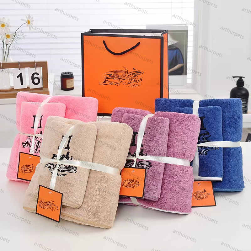2023 Designer Bath Towel Set Coral Velvet Fashion Towels Face Towels Luxury Unisex Absorbent Men Womens Wash Cloths Letters Towel