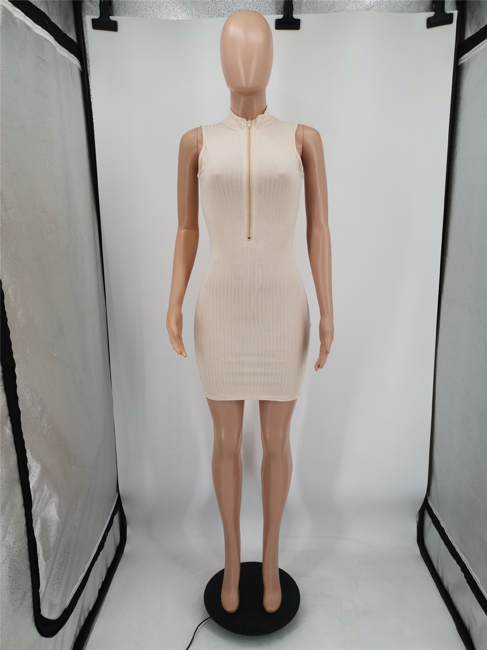 2023 Tasarımcı Örme Şeritli Elbiseler Yaz Kadınlar Kolsuz Bodycon Mini Elbise Bayanlar Solid Fermuar Kalem Elbise Tatil Kulübü Toplu Toptan Kıyafetler Giyim 9580