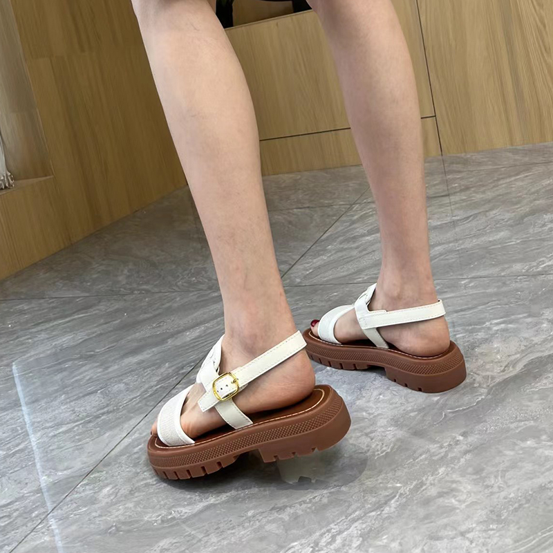 2023 Designer Luxury Classic Roman Buckle Straps Sandaler Kvinnor Äkta läder Metal Buckles Slippers Lady Outdoor Beach Platform Flat Sports Casual Sandal Shoes