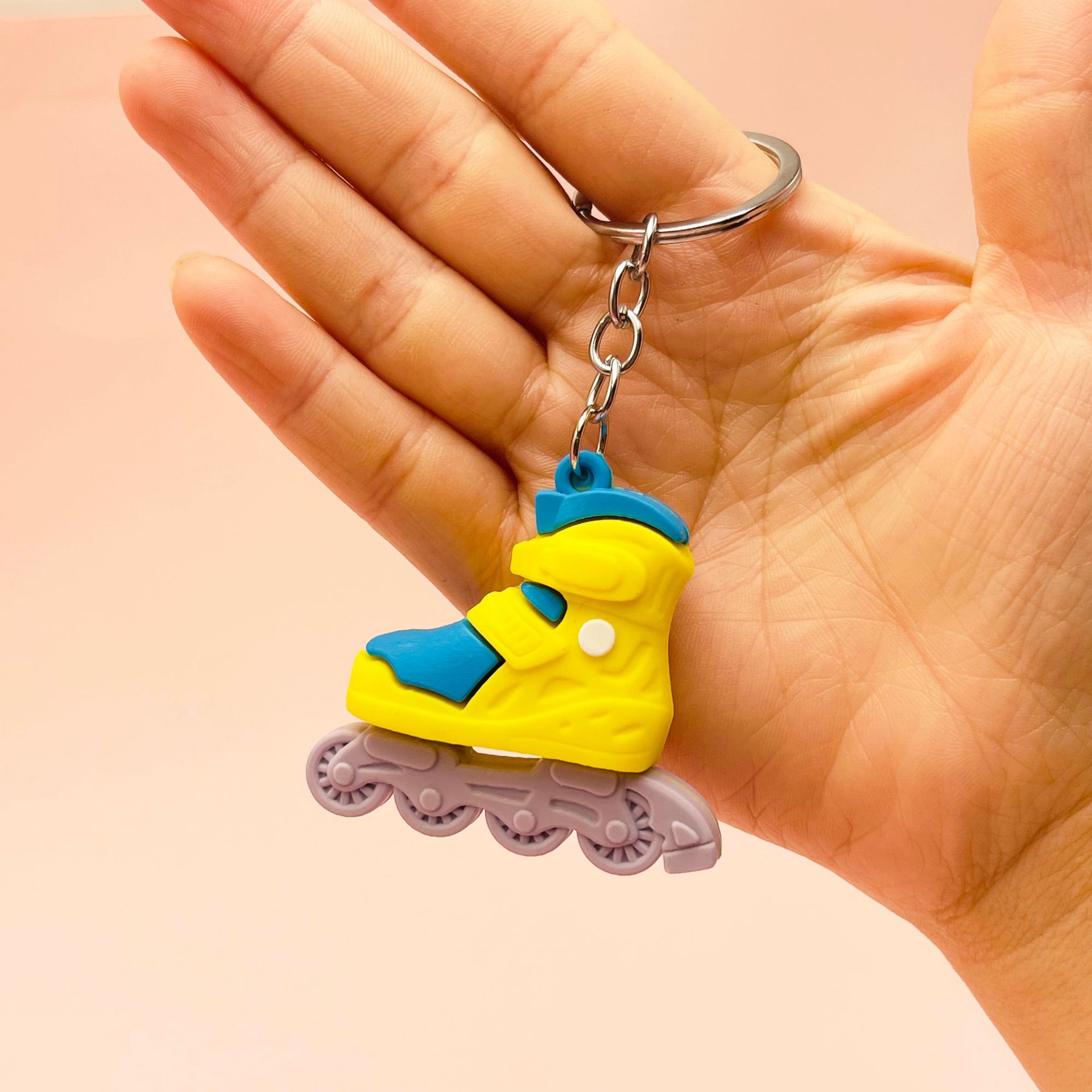 Creative Simulation Roller Skating Shoes Keychain Pendant Fashion Roller-Skates Shoe Key Chain Gift