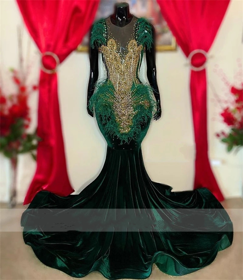 Sexy Sparkly Green Mermaid Prom Dress 2023 Velvet Sheer Neck Feathers Beads Crystal Graduation Party Dress Robe De Bal