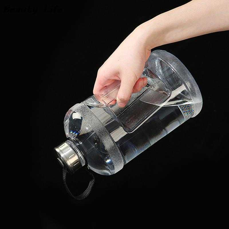Vattenflaska Vattenflaska 2.2L stor kapacitet Shaker -flaska med handtag utomhus fitness som kör gymträning Plastsportflaskor P230324