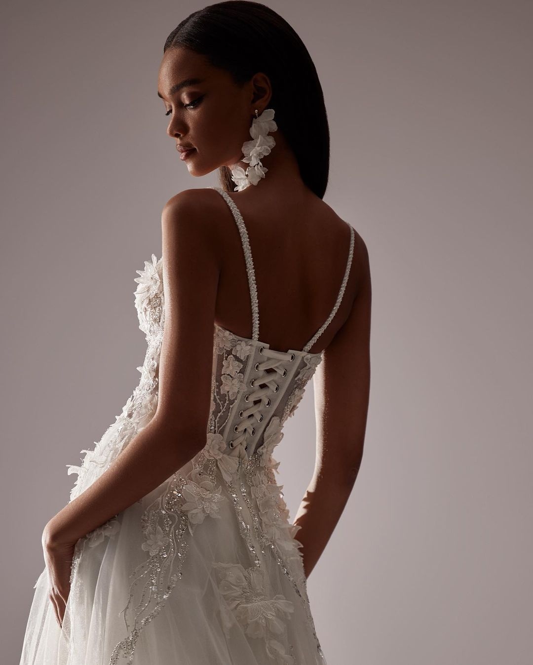 Summer Boho A Line Wedding Dresses Beads 3D Flowers Appliques Bride Dress Illusion Backless Bohemian Bridal Gowns