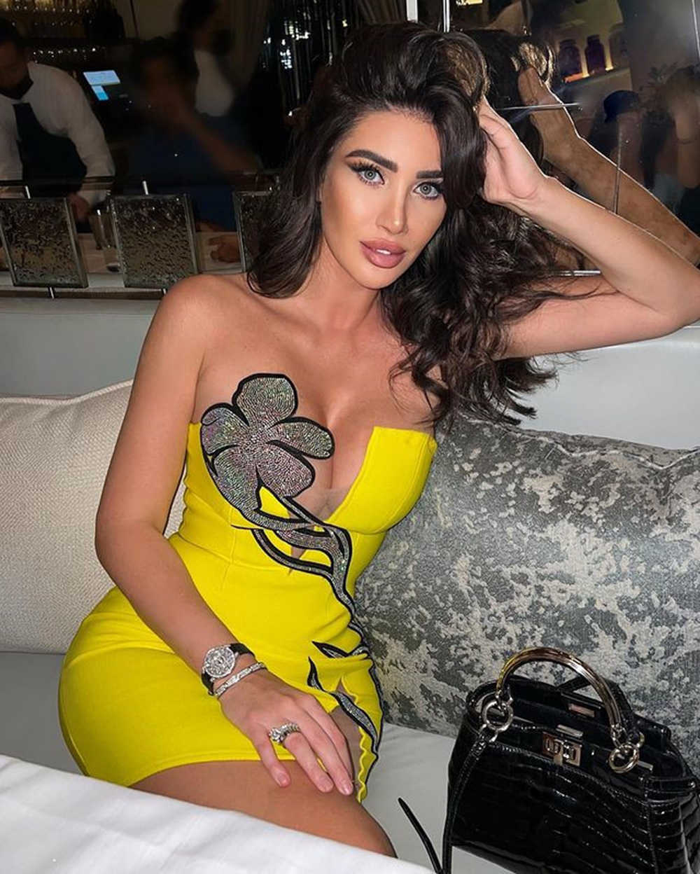 Casual Dresses Ailigou 2022 New Womens Diamond Applique Cut Yellow White Mini Bandage Dress Sexig V Neck Backless Skinny Celebrity Party Dress P230322