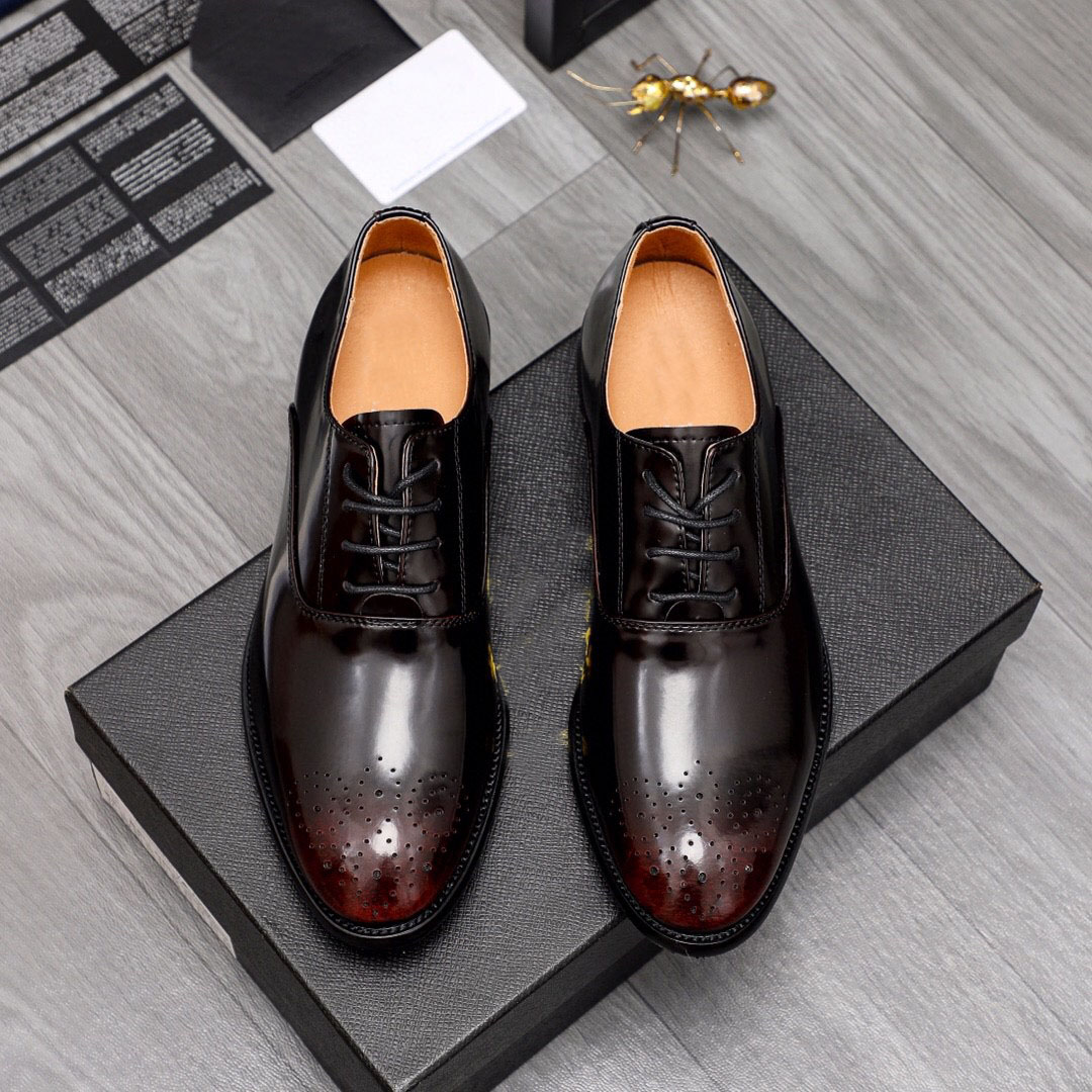 2023 Herr Designer Dress Shoes Brand Lace-Up Formal Business Handmade Oxfords Manliga äkta läder Bröllopsfestskor Zapatos Hombre Storlek 38-44