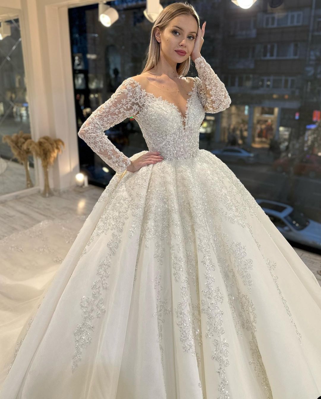 Glamorous Ball Gown Wedding Dresses V-neck Long Sleeves Shining Lace Applicants High Waist Chapel Gown Custom Made Bridal Gown Vestidos De Novia