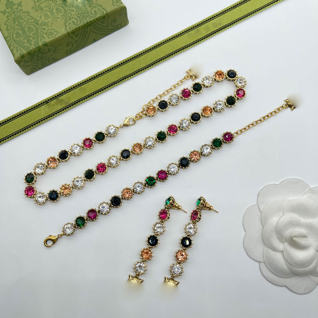 Nisch avancerad färghalsband pärla inlagd domstol stil mode retro mångsidig avancerad halsband armband örhängen kvinnliga designer skor väska tillbehör