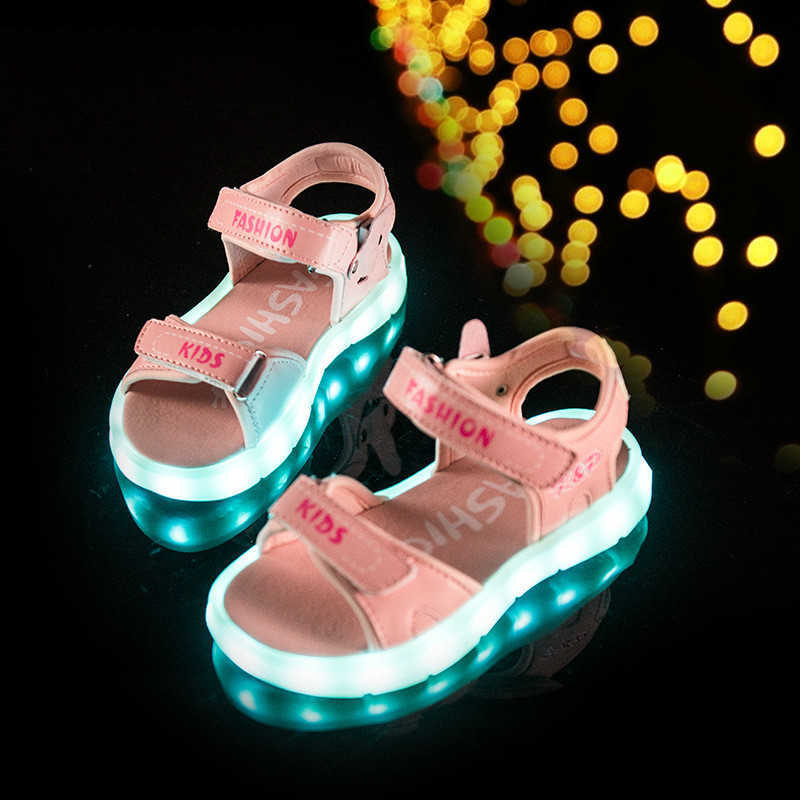 Sandalias Tamaño 25-35 Niños Sandalias transpirables Unisex Carga USB Brillante Sandalias casuales Niñas Zapatos con luz LED Niños Zapatos luminosos W0327