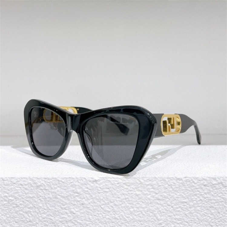 2024 Designer fashion New luxury designer F family cat's eye metal standard wind ins the same type of plate online red live sunglasses Style 1