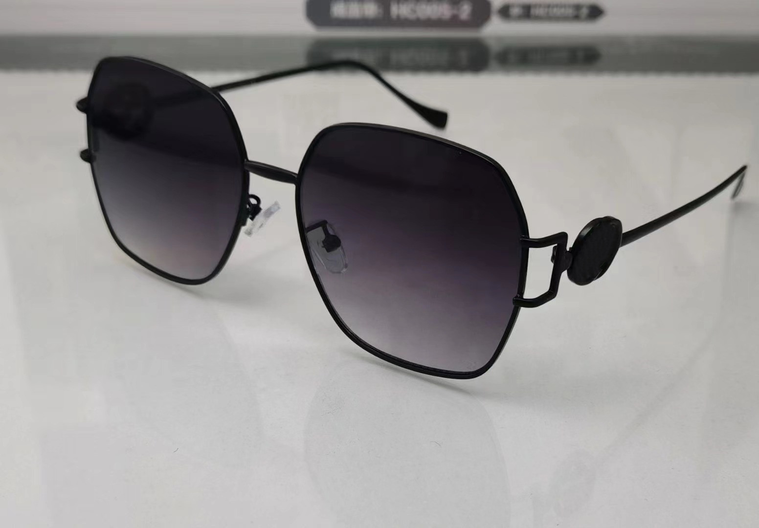 2023 Nuevas gafas de sol polarizadas clásicas Diseñador de mujeres Luxury 2023 ALEA DE ALEA METAL METAL Polaroid HD Lente de vidrio templado de vidrio retro S262V