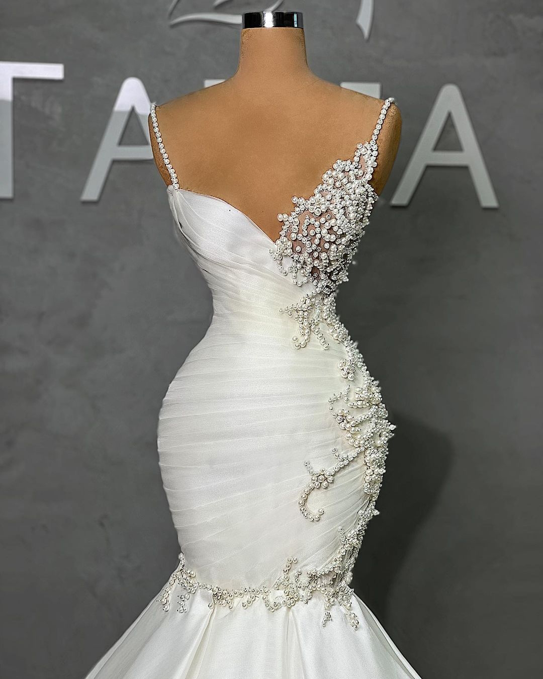 Splendidi abiti da sposa a sirena Spaghetti Collo ispirato all'Art Déco Perle Richiedenti Perline Raso Cerniera Abito da corte Custom Made Plus Size Abiti da sposa Abiti da sposa