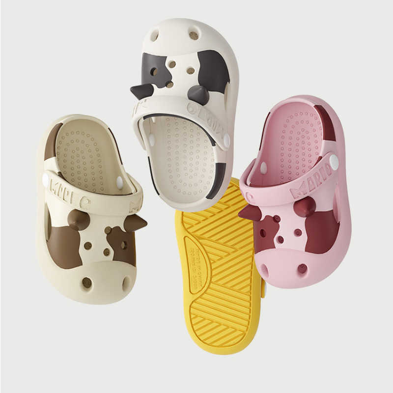 Sandaler 2022 Summer Children's Sandals Baby Slippers Soft Soled Boys 'and Girls' Cave Shoes Lovely Trendy Baotou Cow Antiskid Sandaler W0327