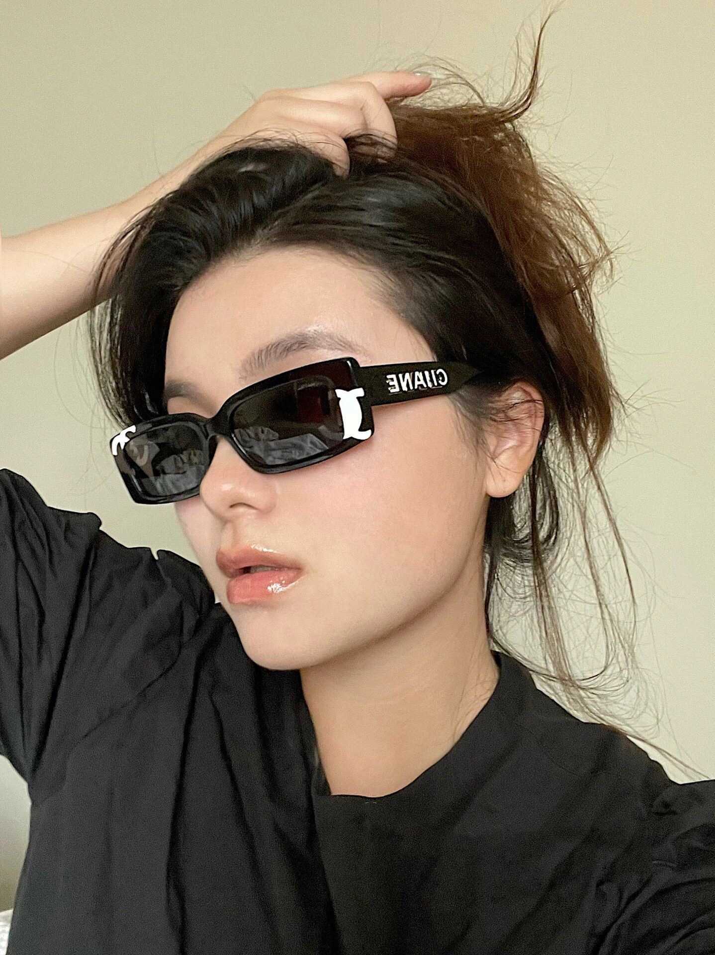 2024 fashion Men's Luxury Designer Women's Sunglasses Female Plate INS Street Photo Glasses