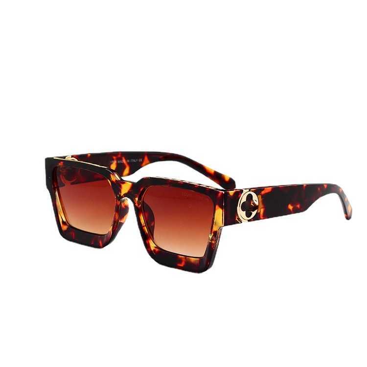 2024 fashion Men's Luxury Designer Women's Sunglasses Net Red Street Photo Glasses Box