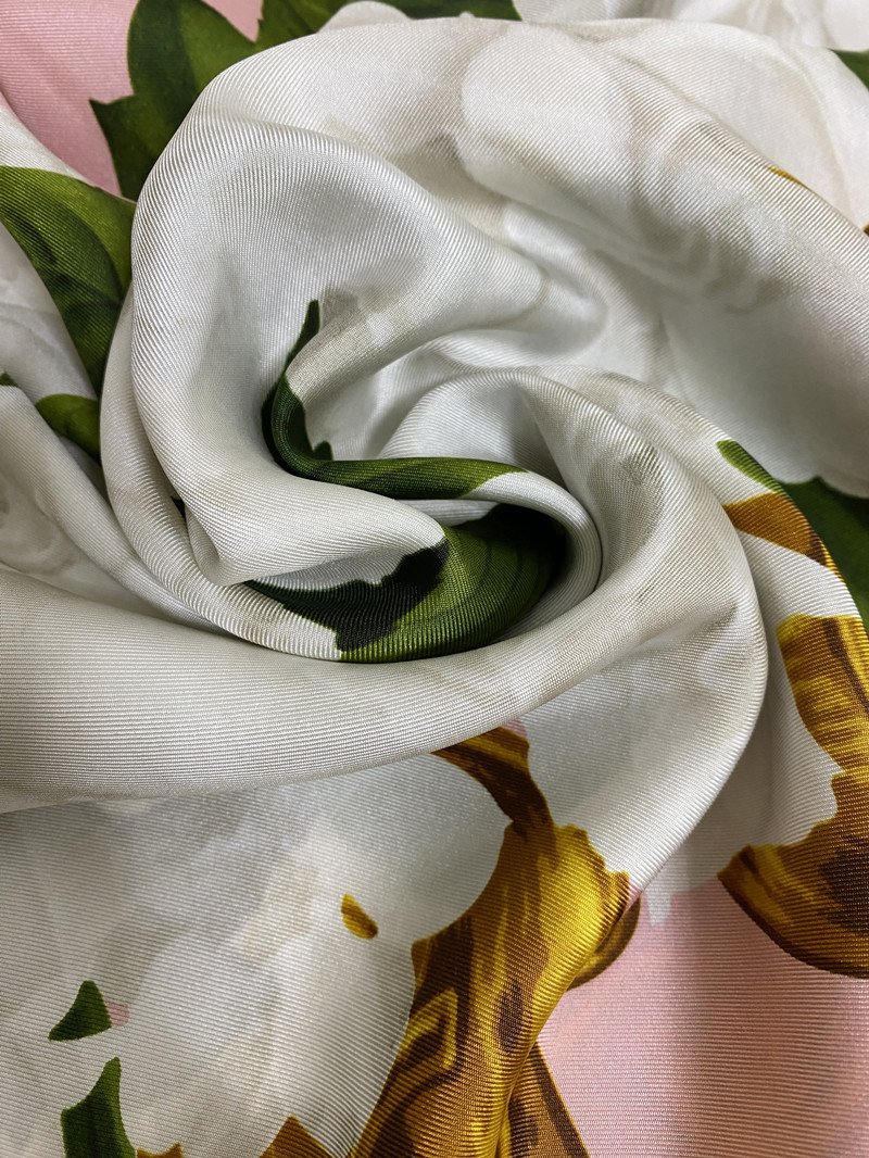 Frauenquadratschalschalte Schal 100% Twill Seidenmaterial Pint Buchstaben Blumen Muster Größe 130 cm - 130 cm