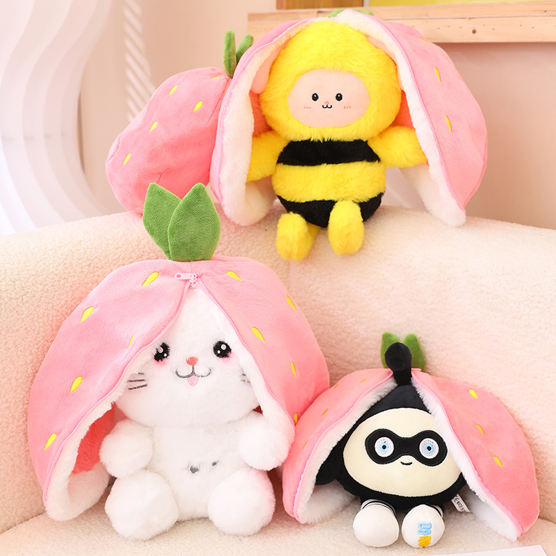 30 cm Creative Funny Doll Strawberry Rabbit Plush Toy Fyllt mjukt bi som gömmer sig i Strawberry Bag Toys for Kids Girls Birthday Present