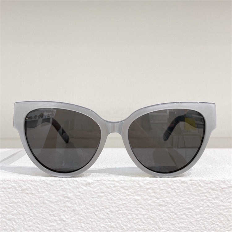 2024 Neue hochwertige neue Luxusdesignerin Sonnenbrille B Fashion weiblich Ins gleiche personalisierte Katzen -Augenplatte Sonnenbrille männlicher BB0050