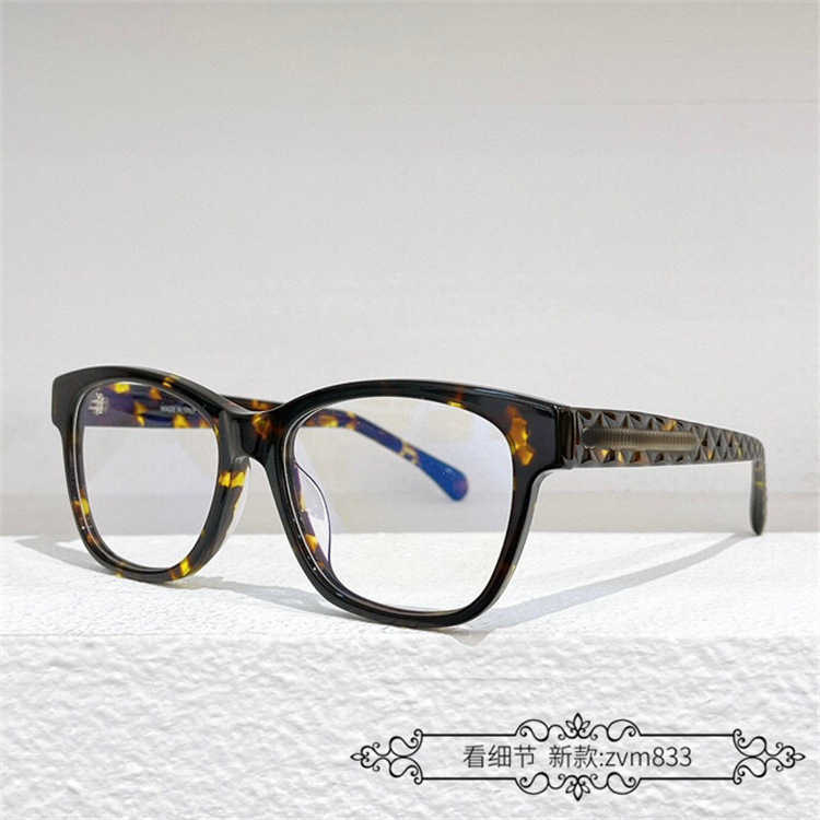 2024 Mode von Luxus-Designerin neuer Sonnenbrillen für Männer und Frauen vor schlichter Gesicht gleiche dünne Box-Brillen Rahmen Ins Buchstaben Bein kann mit kurzsichtiger Frau übereinstimmen