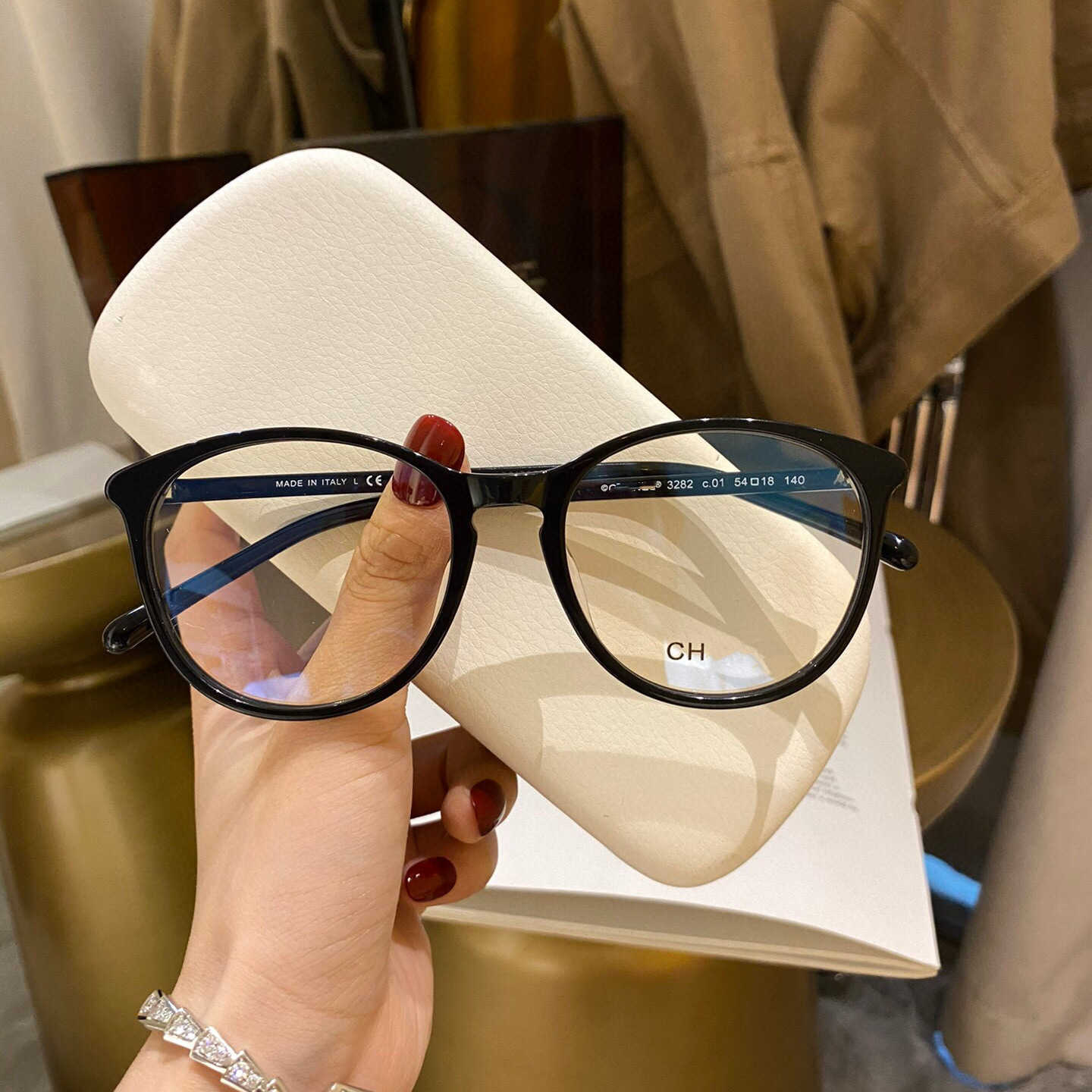 2024 New High Quality New luxury designer sunglasses Round Star Network Red Same Plain Face Flat Light Myopia Glasses Frame Can Fitted with CH3282 Degrees