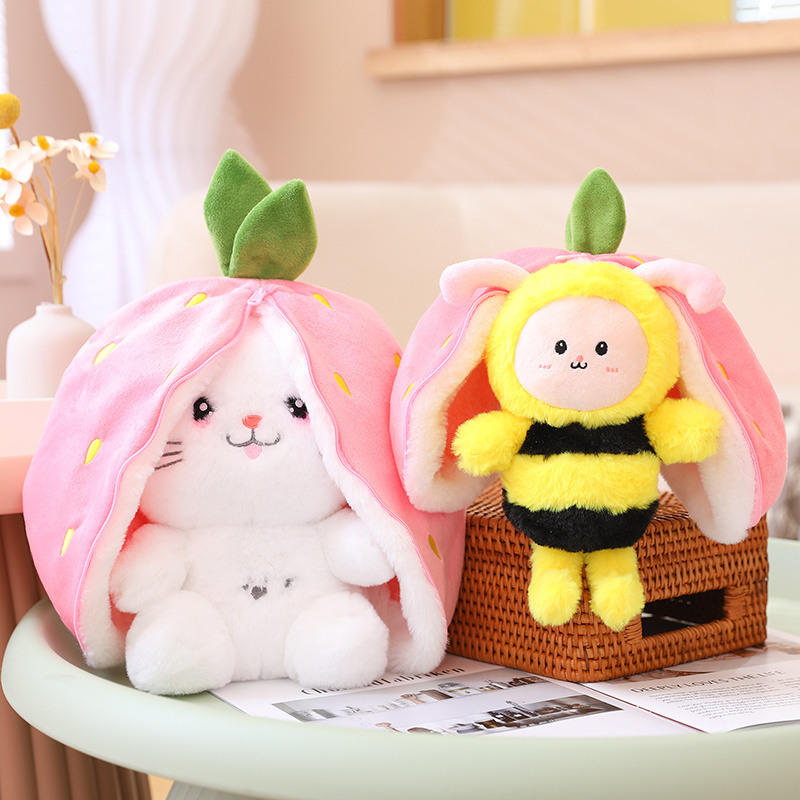 30 cm Creative Funny Doll Strawberry Rabbit Plush Toy Fyllt mjukt bi som gömmer sig i Strawberry Bag Toys for Kids Girls Birthday Present