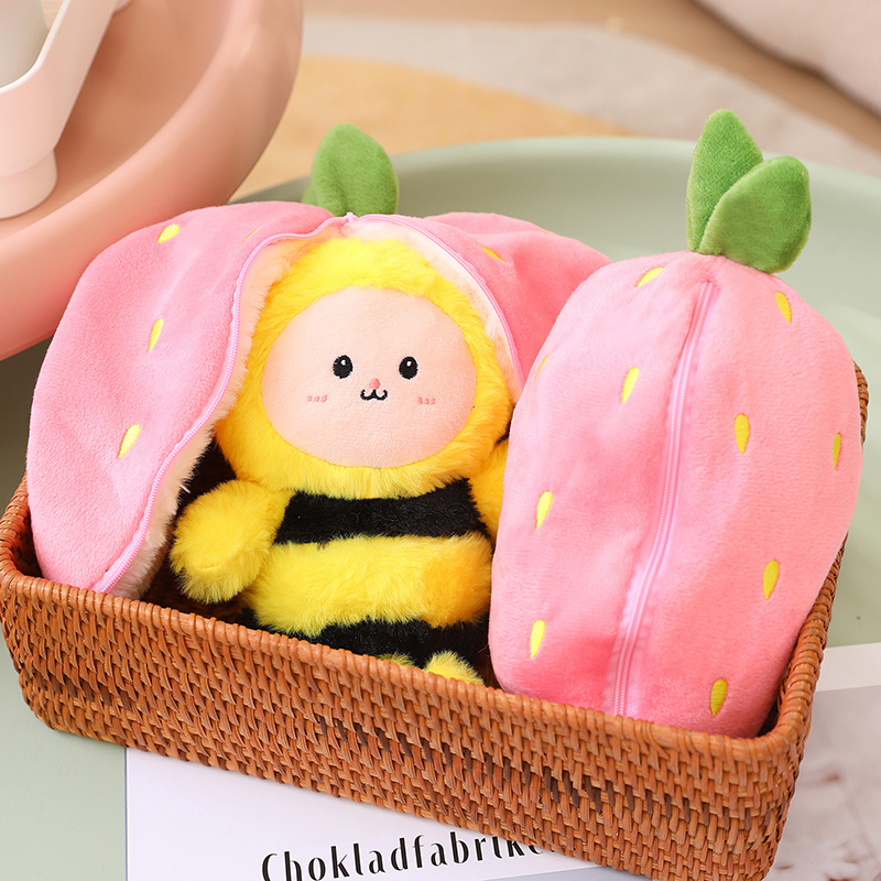 30 سم الإبداعية دمية مضحكة الفراولة أرنب أفخم لعبة نحلة ناعمة مخبأة في ألعاب كيس الفراولة للأطفال هدية عيد ميلاد الفتيات