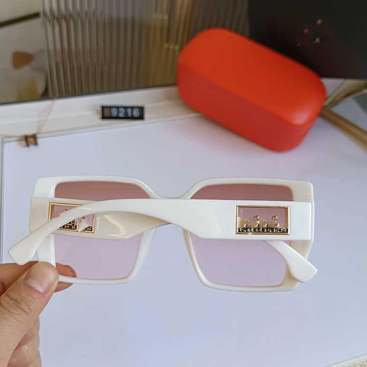 2024 Fashion Off Luxury Designer Nuevas gafas de sol para hombres y mujeres fuera de la letra de color naranja Gran marco coreano Cara redonda ordenada Resistente