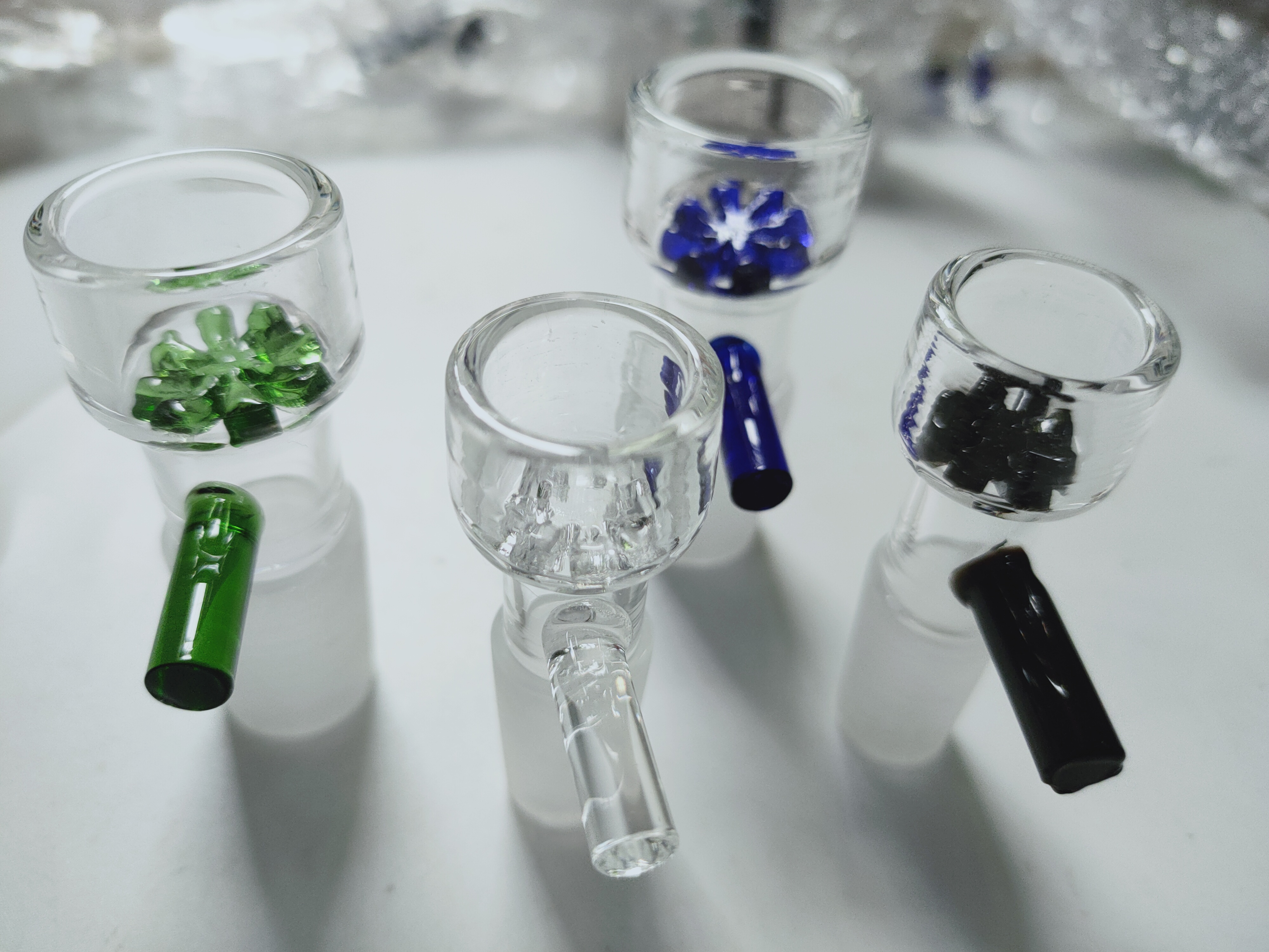 Bol en verre Herb Slide 14mm 18mm Mâle Narguilé Dab Bols avec Fleur Flocon De Neige Filtre Bol pour Bongs En Verre et Cendrier