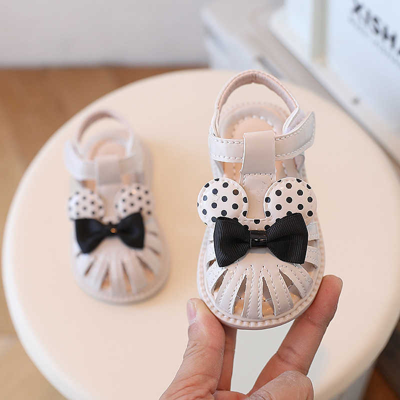 Sandaler Baby Girl Shoes Cute Bow Dot Toddler Sandaler Summer Soft Bottom First Walkers Princess Shoes W0327