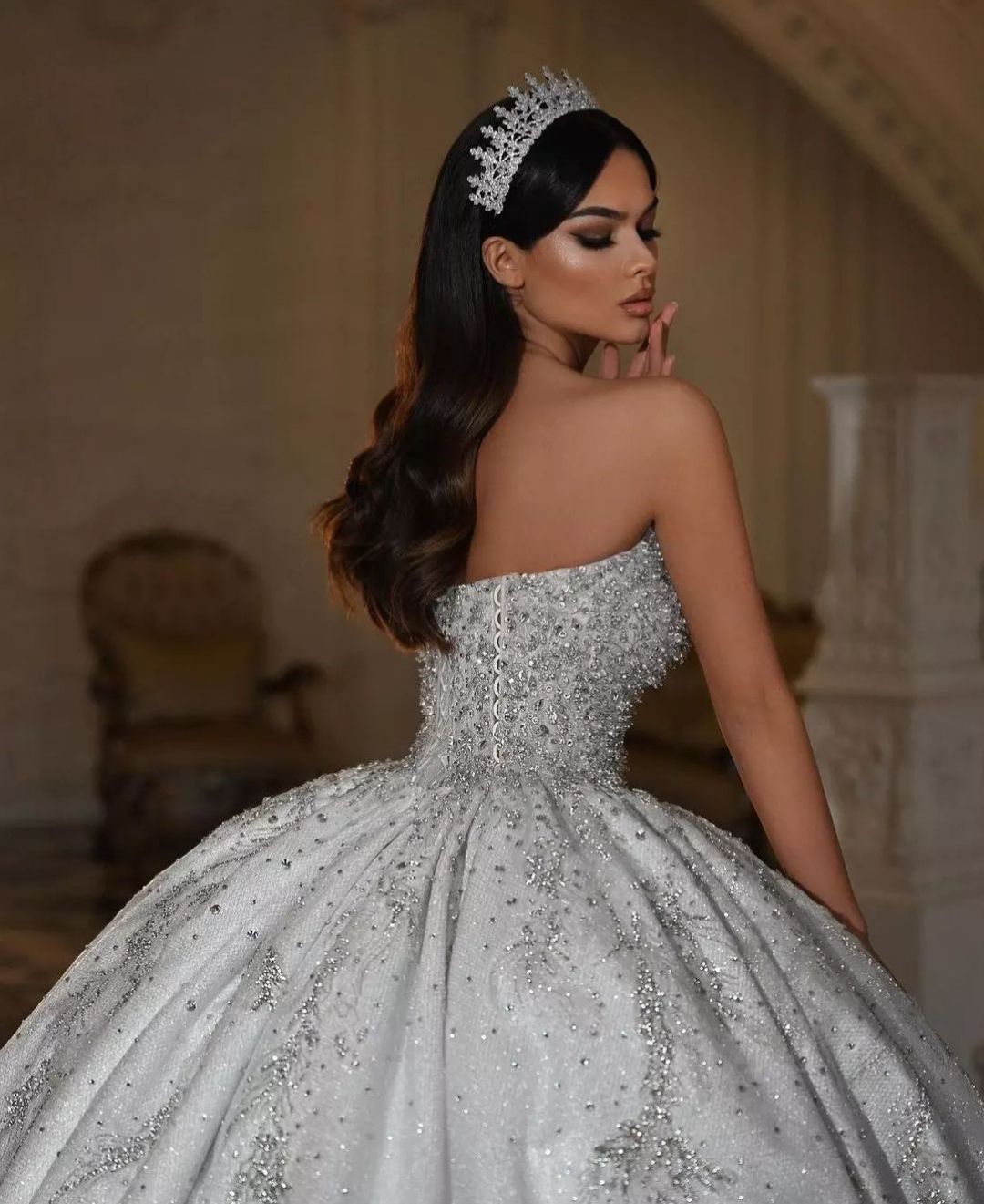 Robe de mariée de luxe robe de bal sans manches col en V paillettes appliques volants robes de mariée sans bretelles diamants robe formelle grande taille sur mesure robe de novia