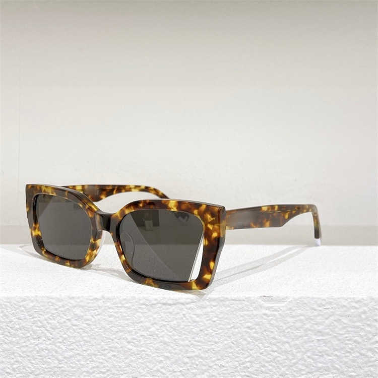 2024 Top designers New luxury designer new F home net red same fashion FF40017 personality chain small box sunglasses