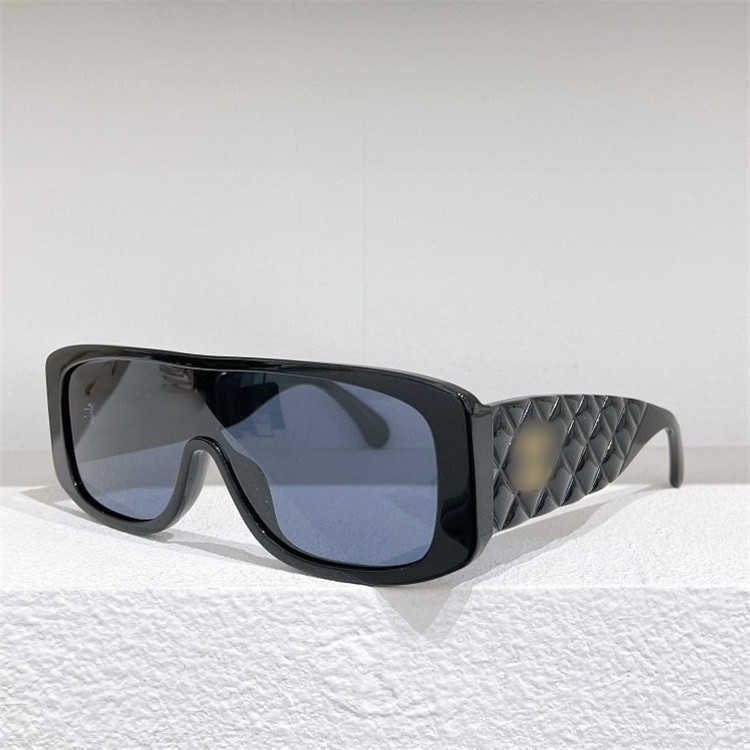 2024 Nuovo nuovo designer di lusso di alta qualità New Fashion and Personality Rombus con occhiali da sole monopezzo CH9103