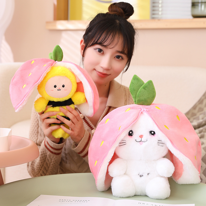 30 cm Creative Funny Doll Strawberry Rabbit Plush Toy Fyllt mjukt bi som gömmer sig i Strawberry Bag Toys for Kids Girls Birthday Present