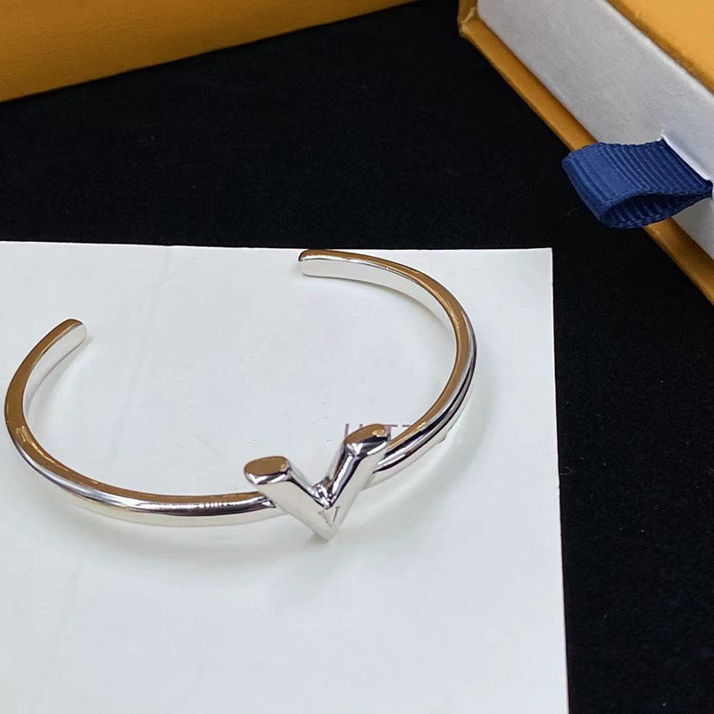 Mit BOX Luxury Bangles Letter L Family Shell Armband für Damen Einfaches biegbares Öffnungsarmband Charm Bracelets Designer Schmuck
