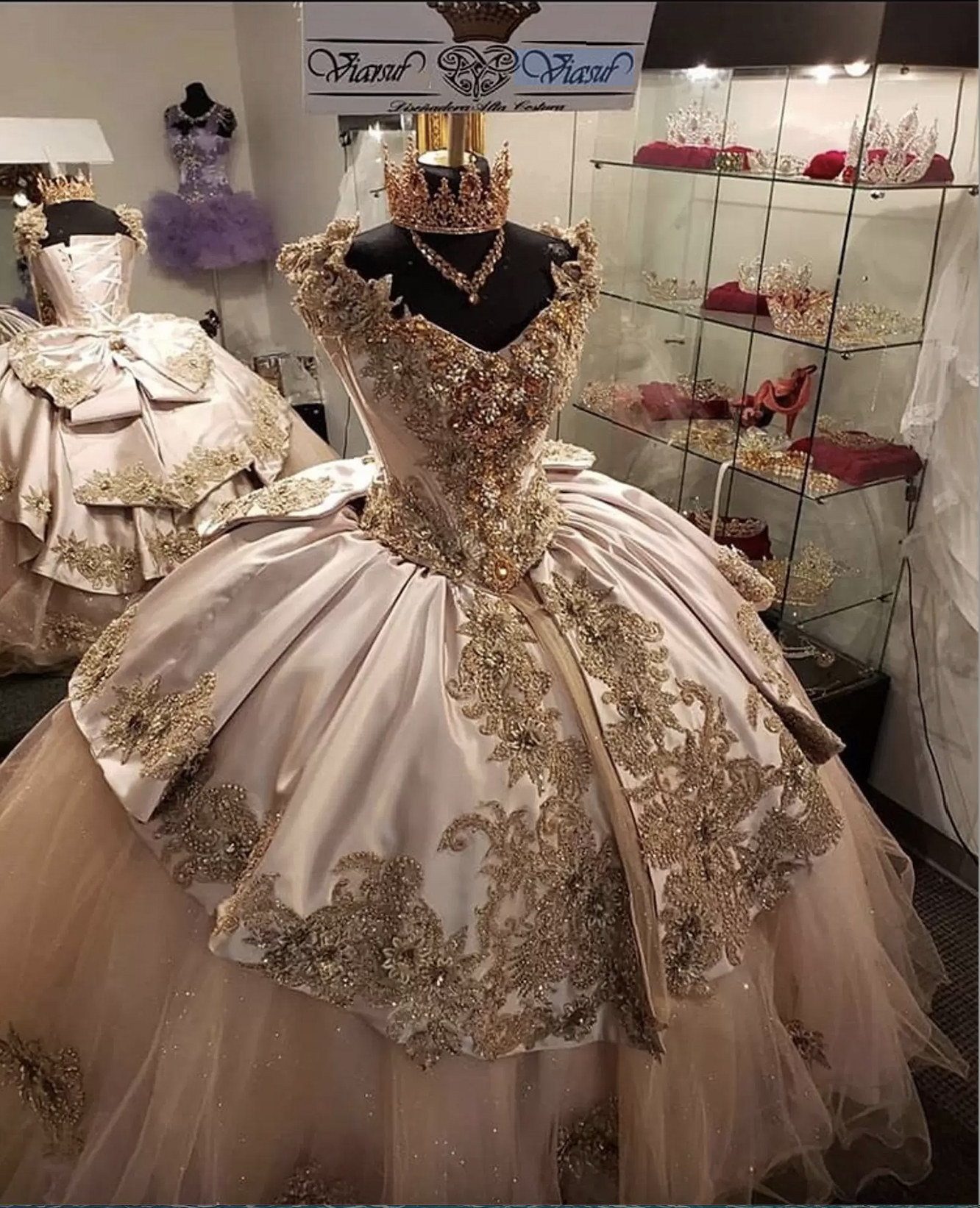ピンクビーズQuinceanera Dresses Aphiques Ball Gown Sparkly Sweet 16 Year Princess Dress 15年間Vestidos de Anos