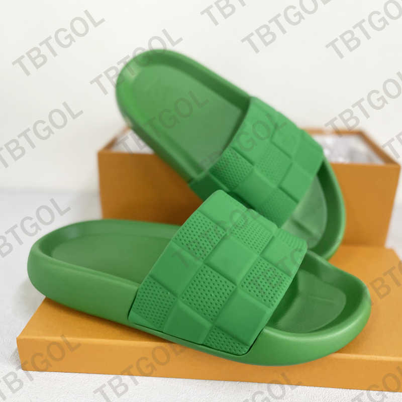 2023 Kvinnors designer tofflor vid vattnet Sandaler Beach Slides Män glider platt toffel präglad Mule Rubber Slide Summer Shoes 35-46 No441